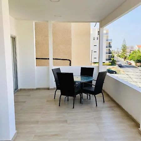 Cozy & Quiet Apt Near Down Town And The Beach * Lárnaka